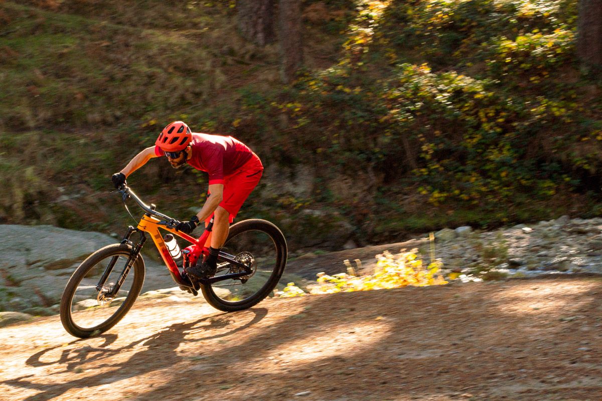 Accion Trek Top Fuel (29) Accion Trek Top Fuel (29)