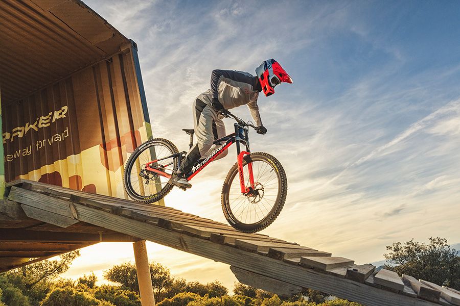 Mondraker Summum Bici de seguridad en pista (2)