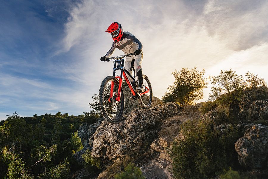 Mondraker Summum Bici de seguridad en pista (3)