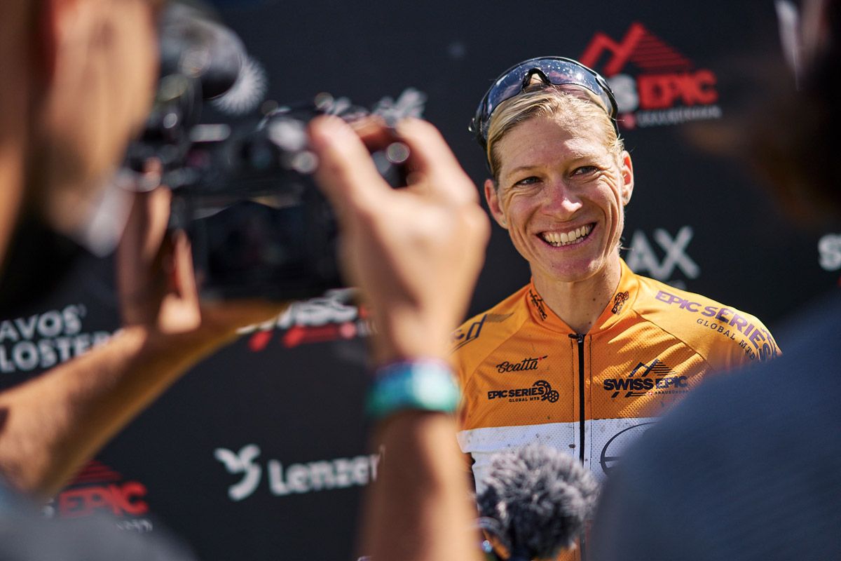 Pauline Ferrand Prevot. A por la Cape Epic Robyn 2