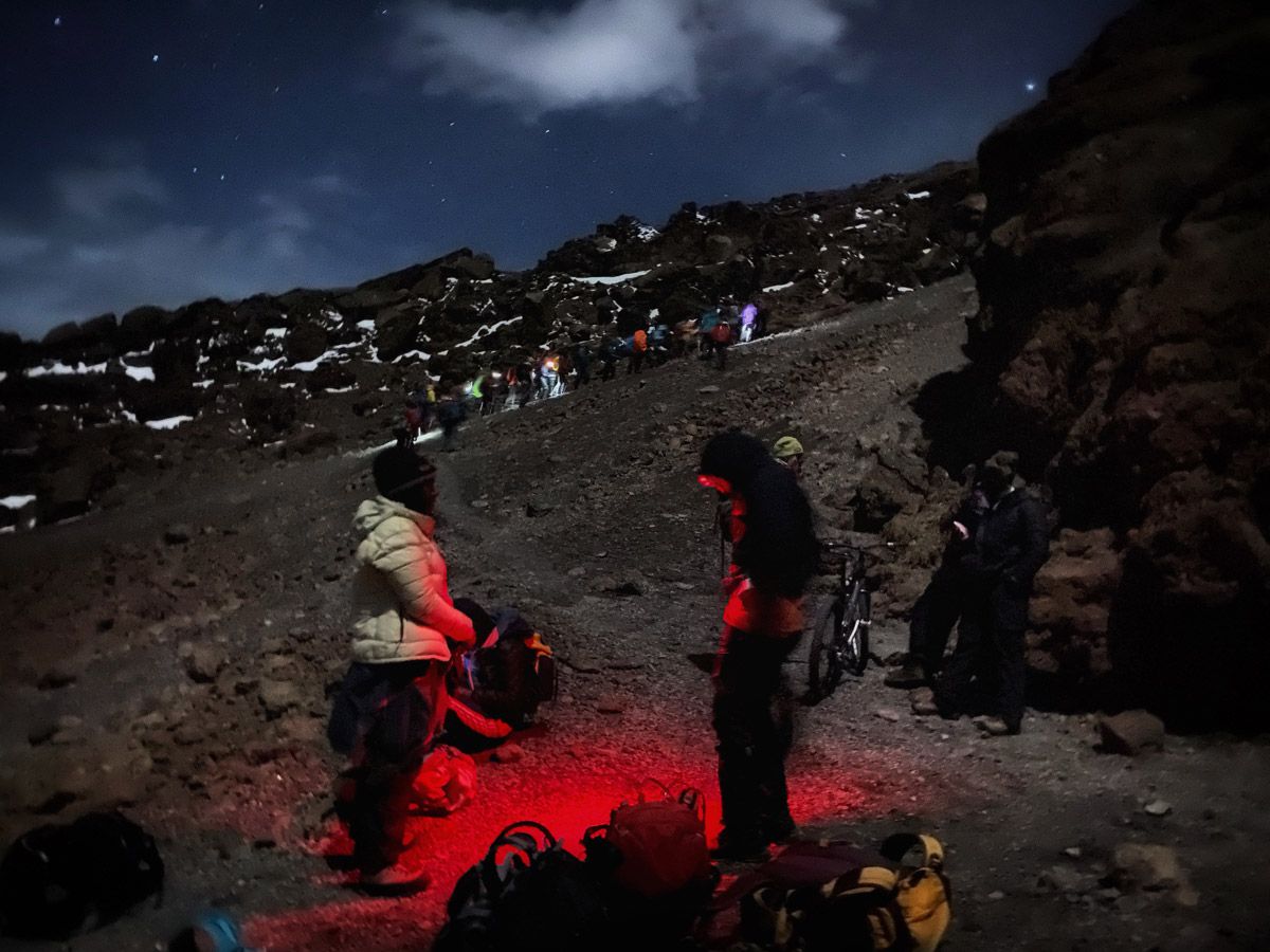 La Magia del Kilimanjaro. Arranque de la jornada de ataque a la cima del Pico Uhuru La Magia del Kilimanjaro. Arranque de la jornada de ataque a la cima del Pico Uhuru