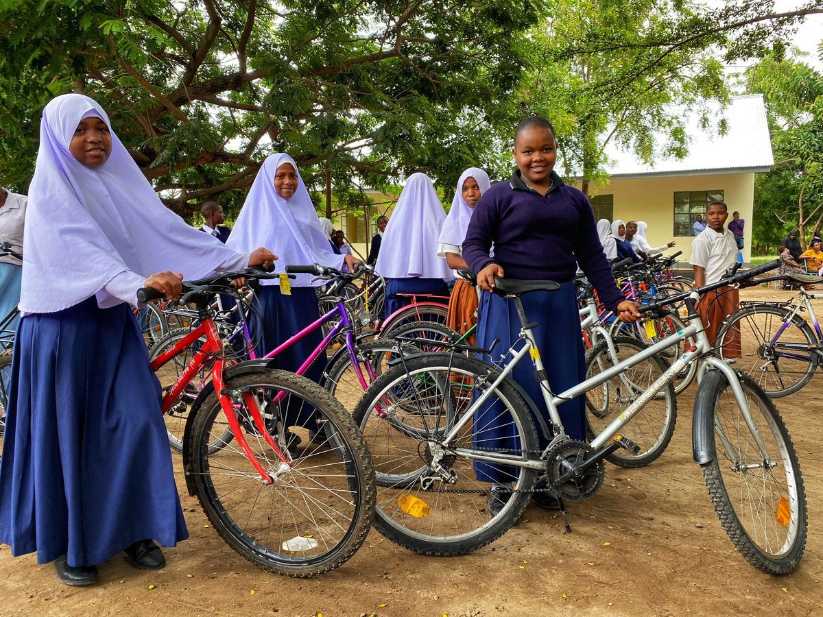La Magia del Kilimanjaro. La Magia del Kilimanjaro. Algunas de las bicis que fueron repartidas a las niñas de las escuelas La Magia del Kilimanjaro. La Magia del Kilimanjaro. Algunas de las bicis que fueron repartidas a las niñas de las escuelas