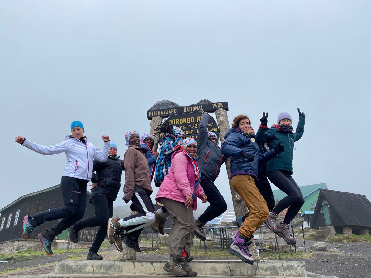 La Magia del Kilimanjaro. Equipo de mujeres locales que hicieron el sueño realidad La Magia del Kilimanjaro. Equipo de mujeres locales que hicieron el sueño realidad