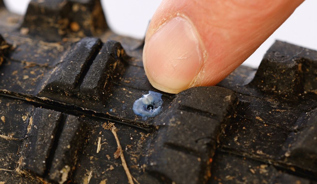Mecánica. Repara un pinchazo con un kit tubeless