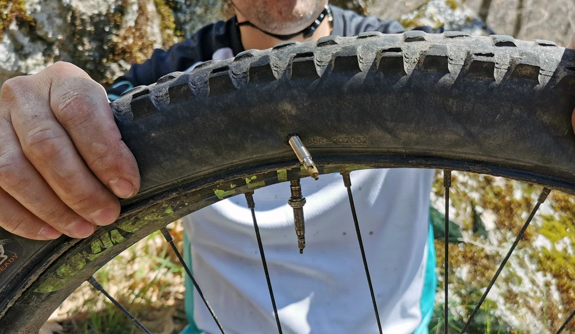 2 maneras extremas de reparar un tubeless