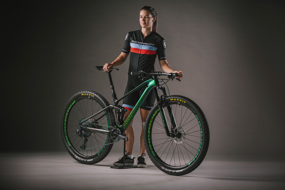 Ella se lo merece. Así es la Mondraker personalizada de Bec McConnell (39)