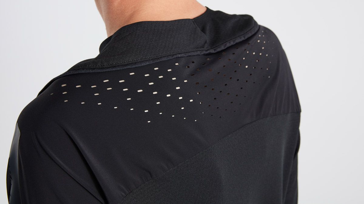 Nueva ropa Gravity Specialized detalle 7