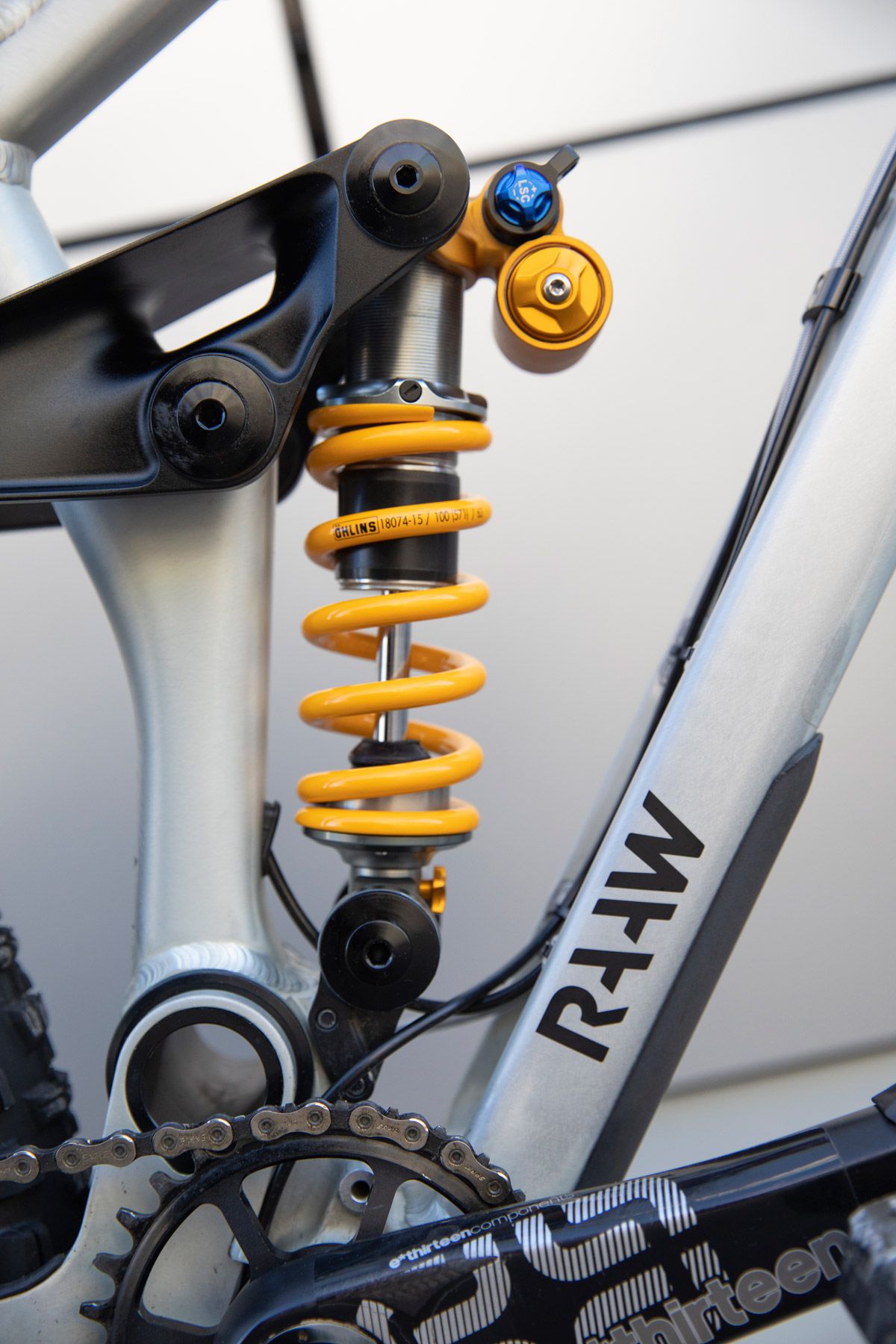 Öhlins mejora su amortiguador de muelle TTX22 6