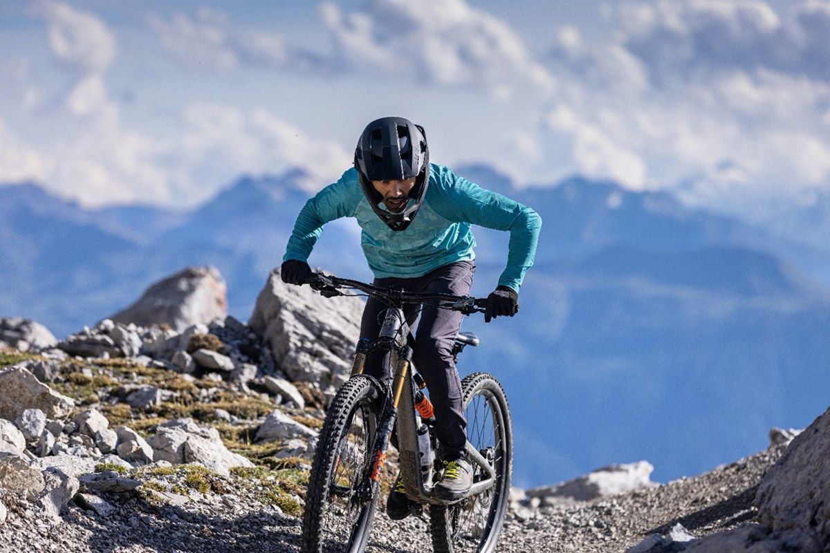 Lazer presenta el nuevo casco integral Cage con tecnología KinetiCore  (2)