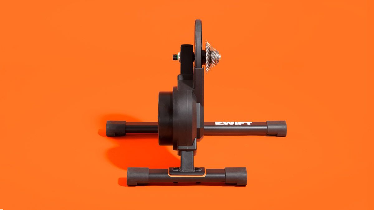 Probamos el Zwift Hub, el primer rodillo inteligente con transmisión directa de la marca Zwift  (1)
