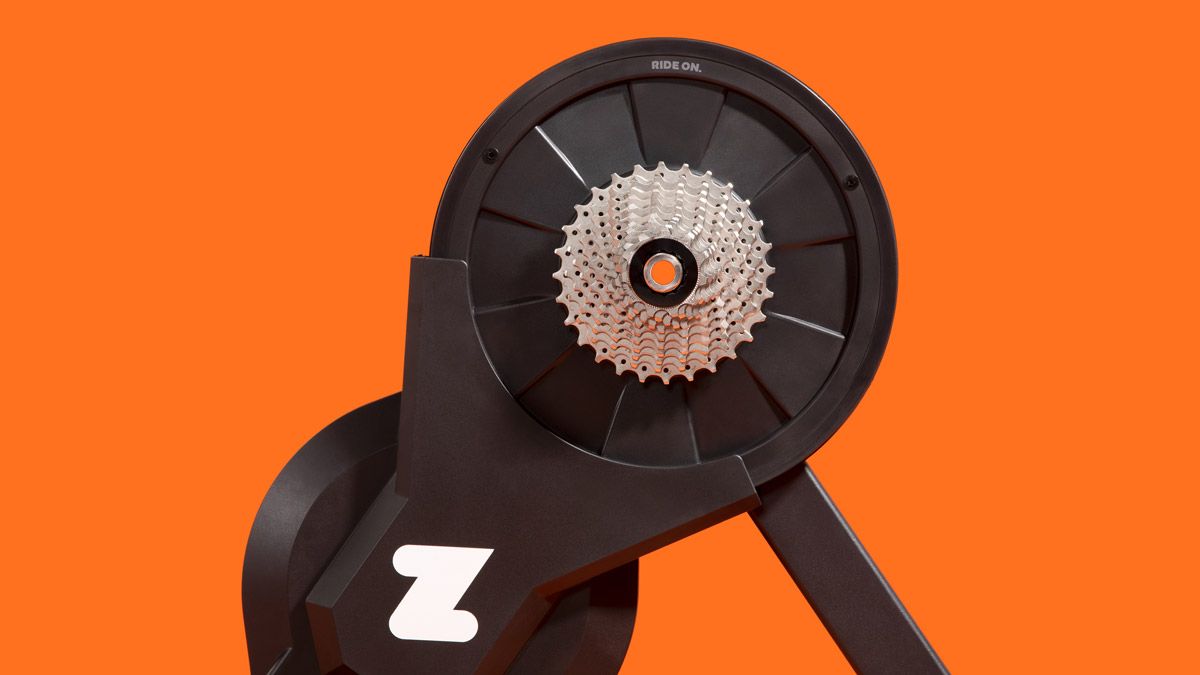 Probamos el Zwift Hub, el primer rodillo inteligente con transmisión directa de la marca Zwift  (4)