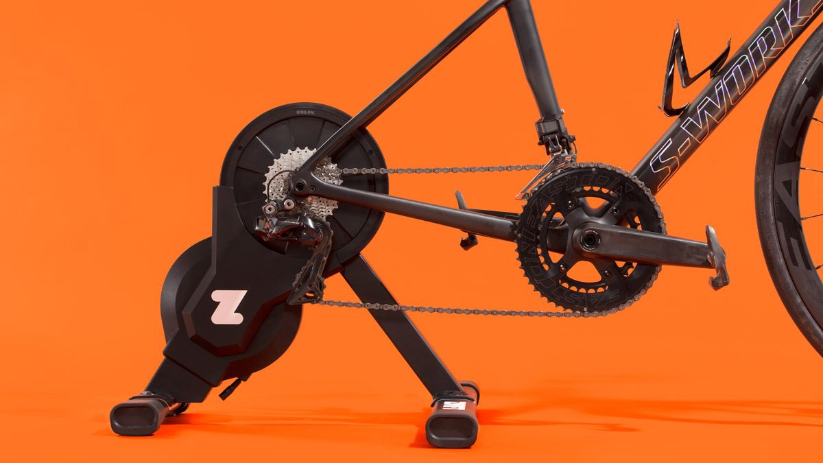 Probamos el Zwift Hub, el primer rodillo inteligente con transmisión directa de la marca Zwift  (3)