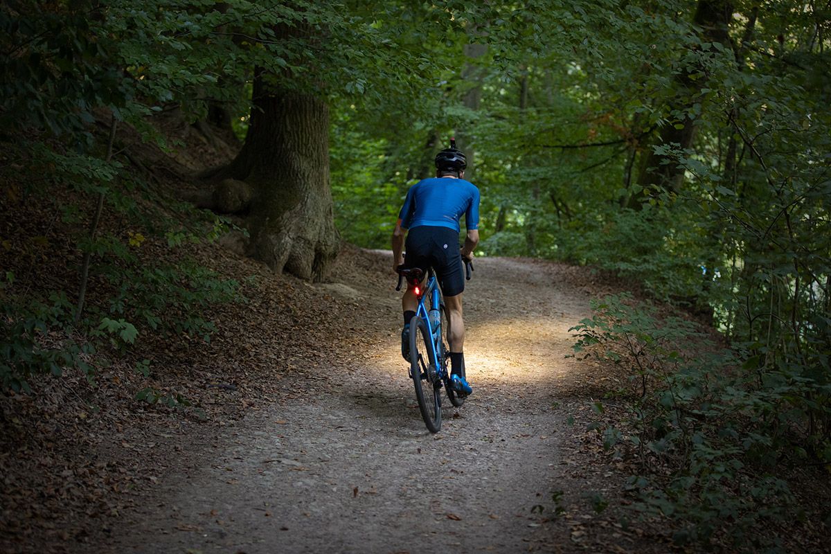 Seguridad nocturna.Todo lo que debes saber sobre la iluminación para bicicletas (12)