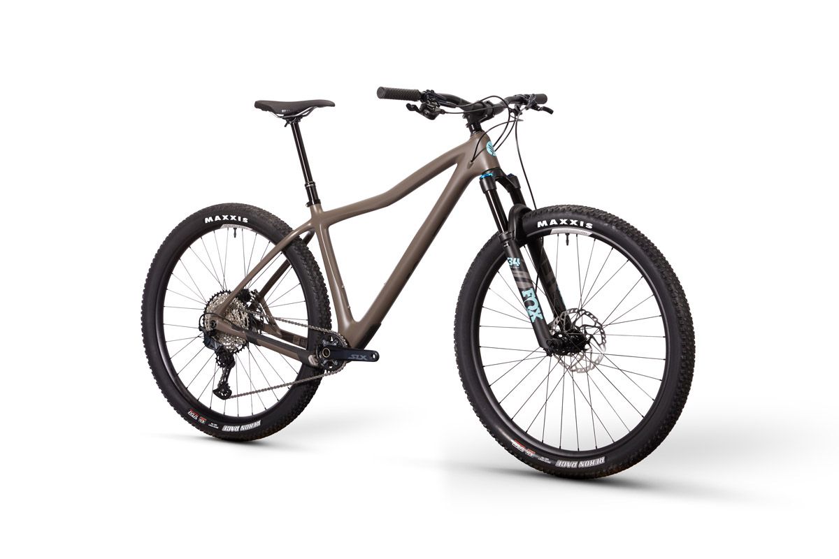 DV9v2 FrontQuarter MuddyWater Deore DV9v2 FrontQuarter MuddyWater Deore