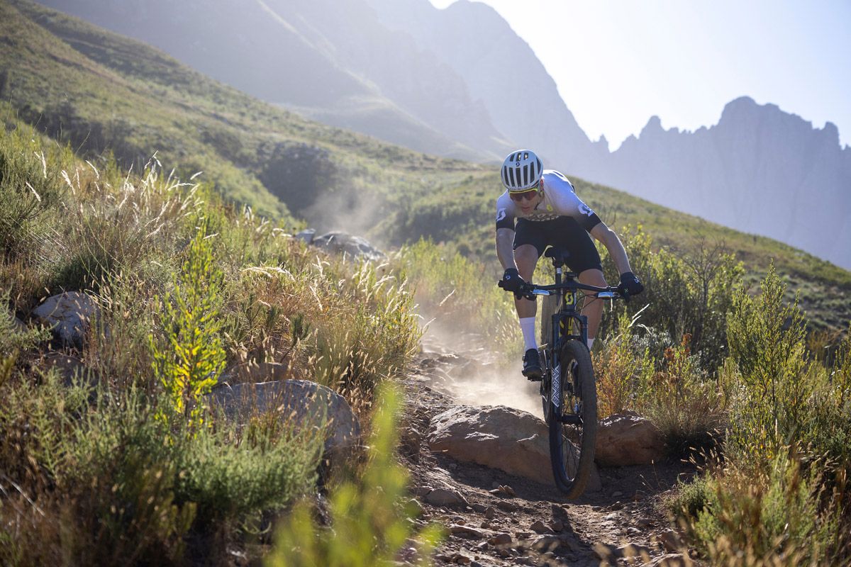 Así son los tres kits de ropa que van a tener en el Scott SRAM (20)
