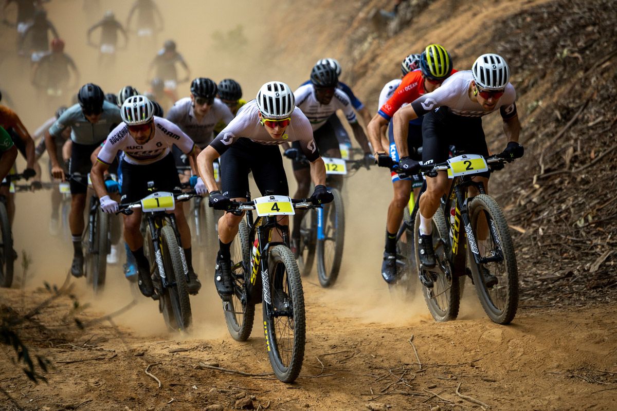 Así son los tres kits de ropa que van a tener en el Scott SRAM (41)