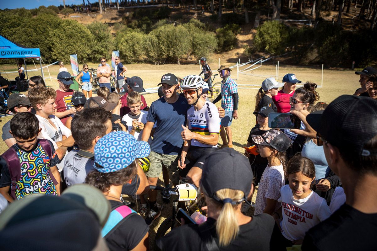 Así son los tres kits de ropa que van a tener en el Scott SRAM (56)