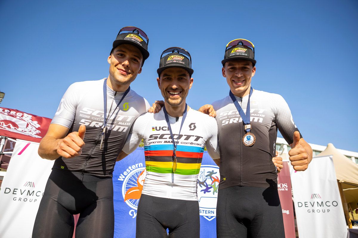 Así son los tres kits de ropa que van a tener en el Scott SRAM (58)