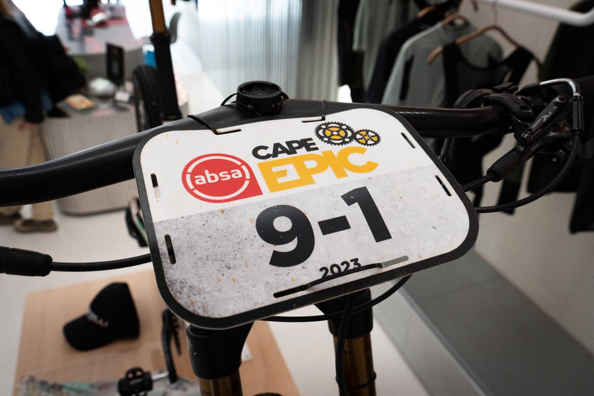 Buff Megamo. Reflexiones tras la Cape Epic  detalle dorsla