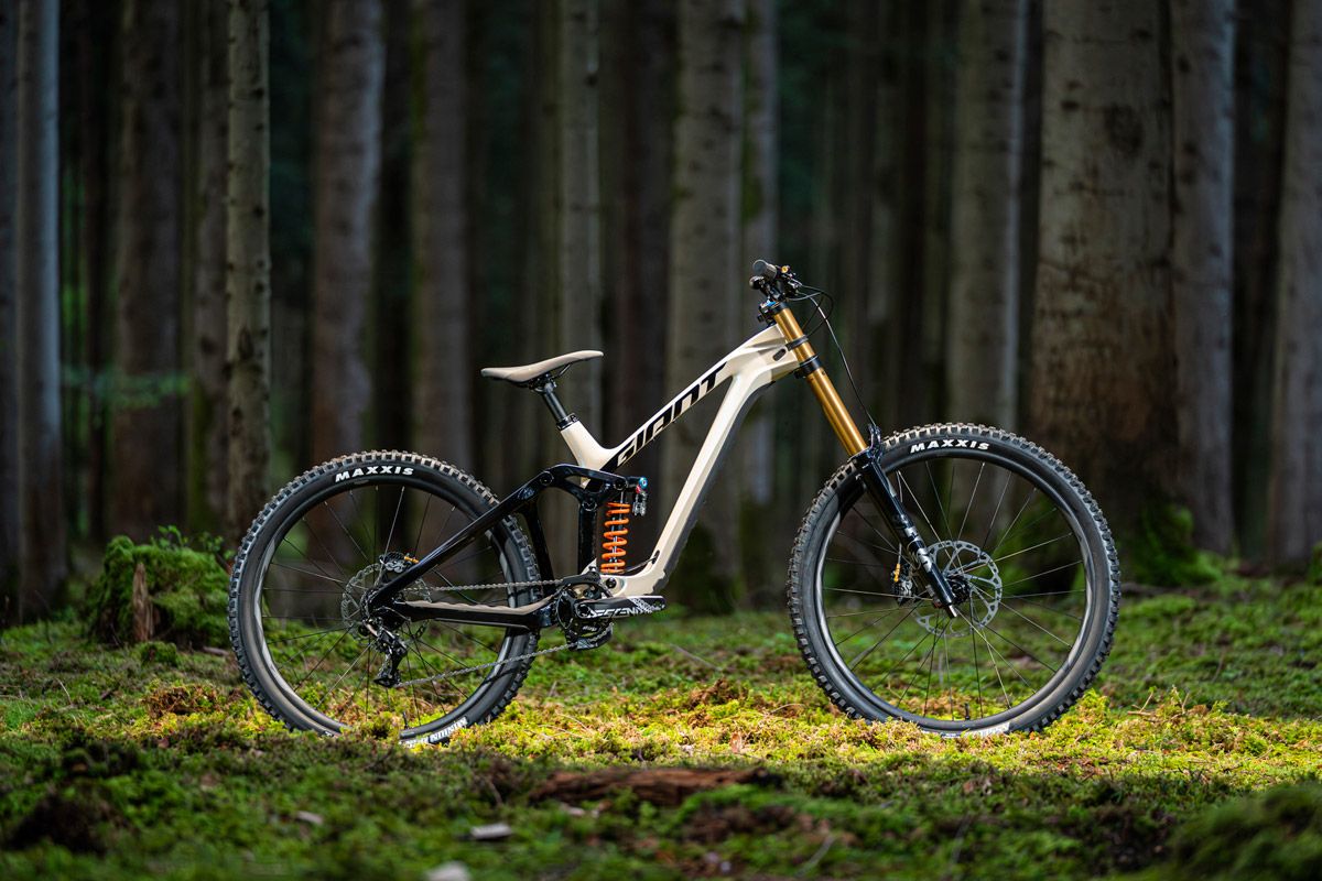 Giant presenta la nueva Glory de descenso (211)