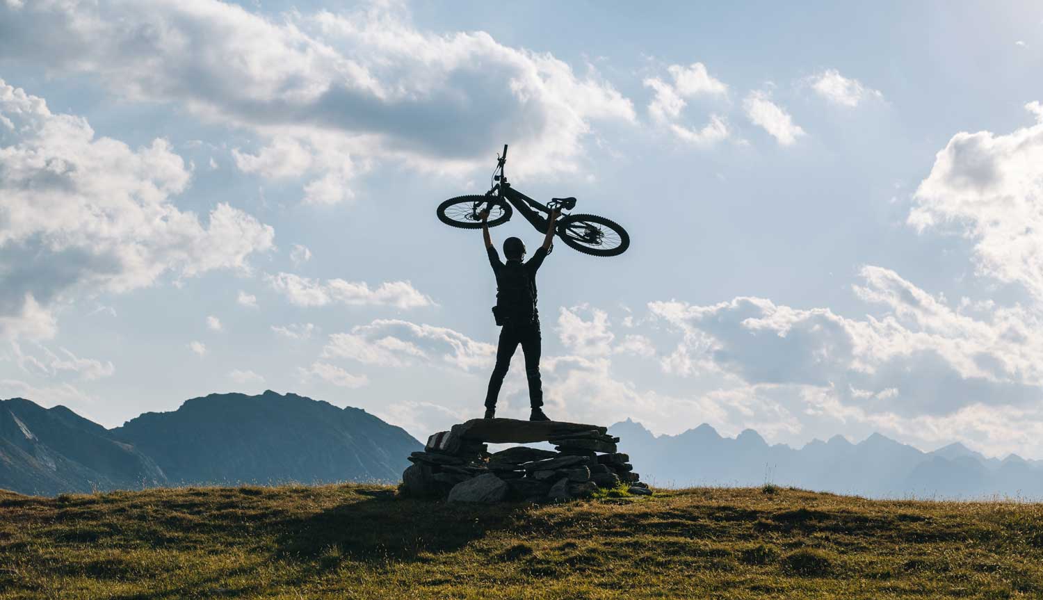 Levantar una ebike así será fácil con las nuevas baterías de alta densidad energética. (Foto: iStock)