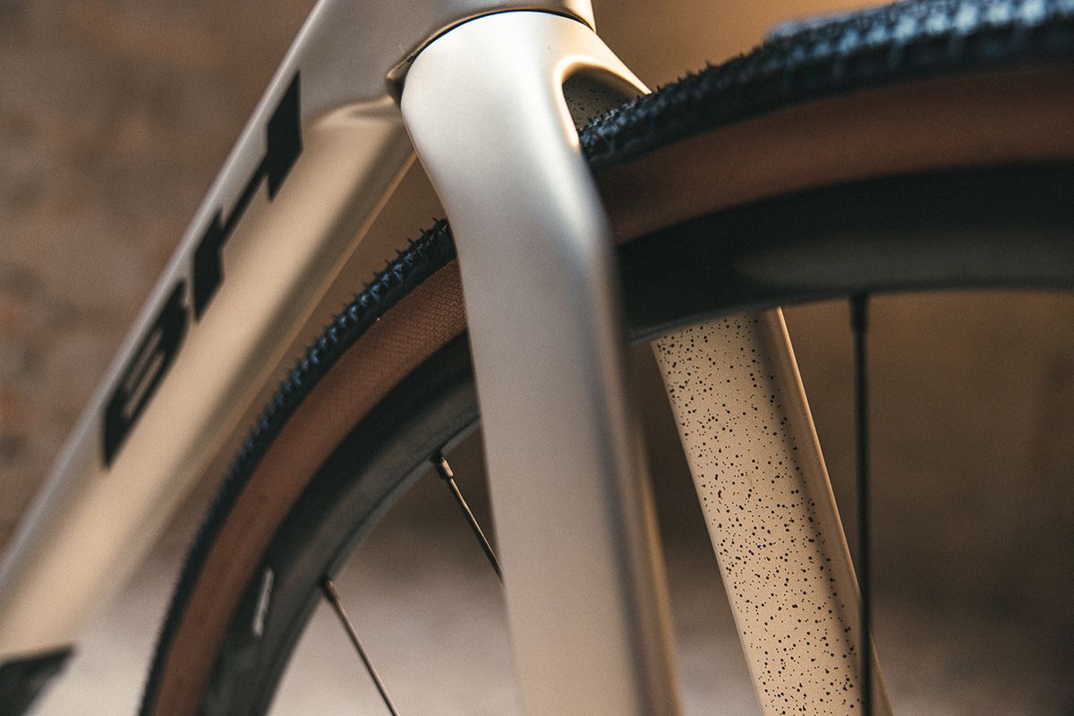 BH GRAVELX LR 12
