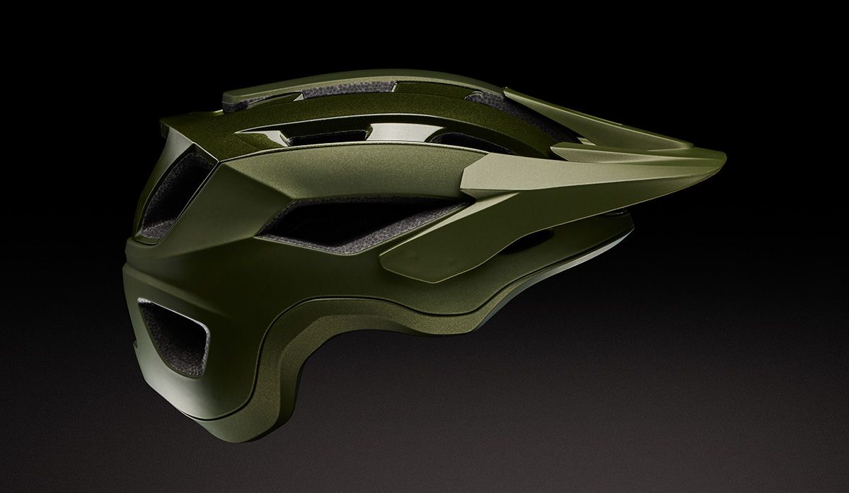 Cascos Rail Y Roos, dos renovaciones de Giant