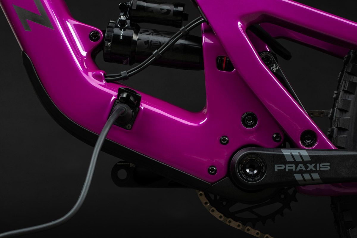 Nueva Santa Cruz Hecker SL. La marca ya tiene su e MTB ligera detalle