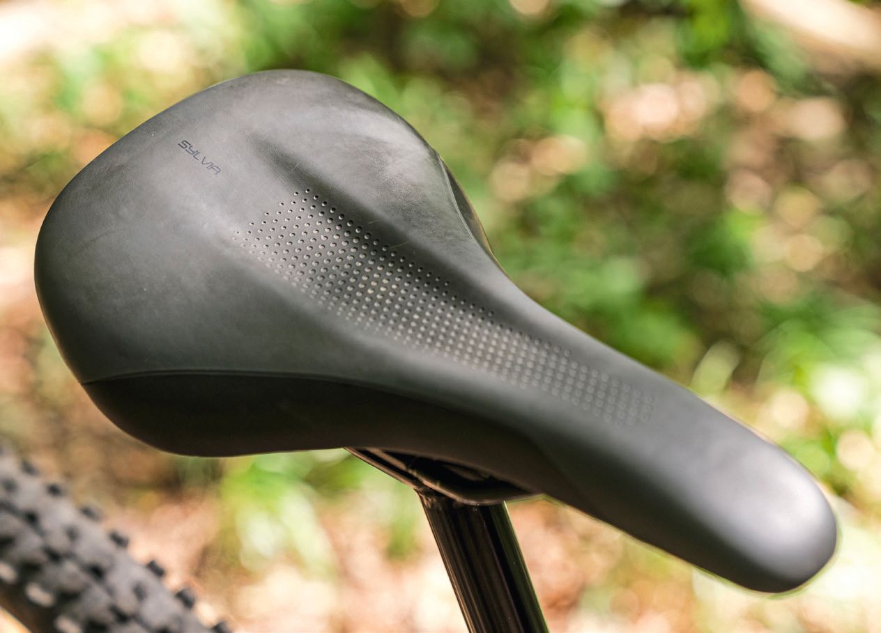 Las bicicletas de Liv están equipadas con puntos de contacto específicos para mujeres. Te sientas en un cómodo sillín llamado Sylvia. 