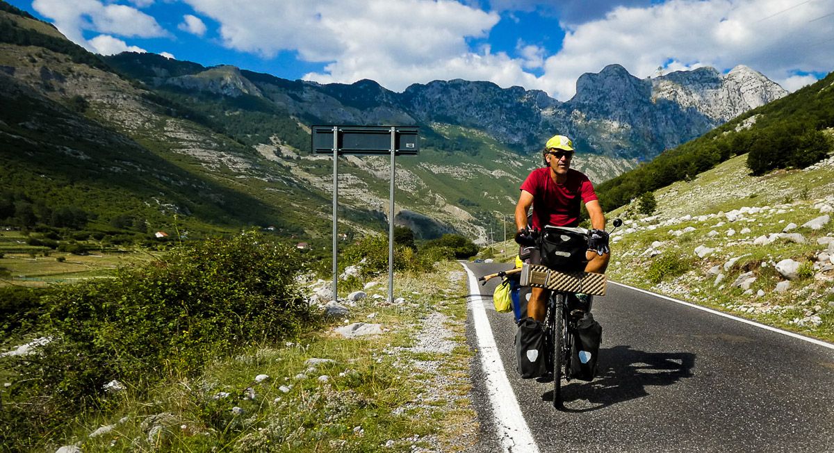 Bicirulin. El síndrome del explorador Albania 2019 02 Bicirulin. El síndrome del explorador Albania 2019 02
