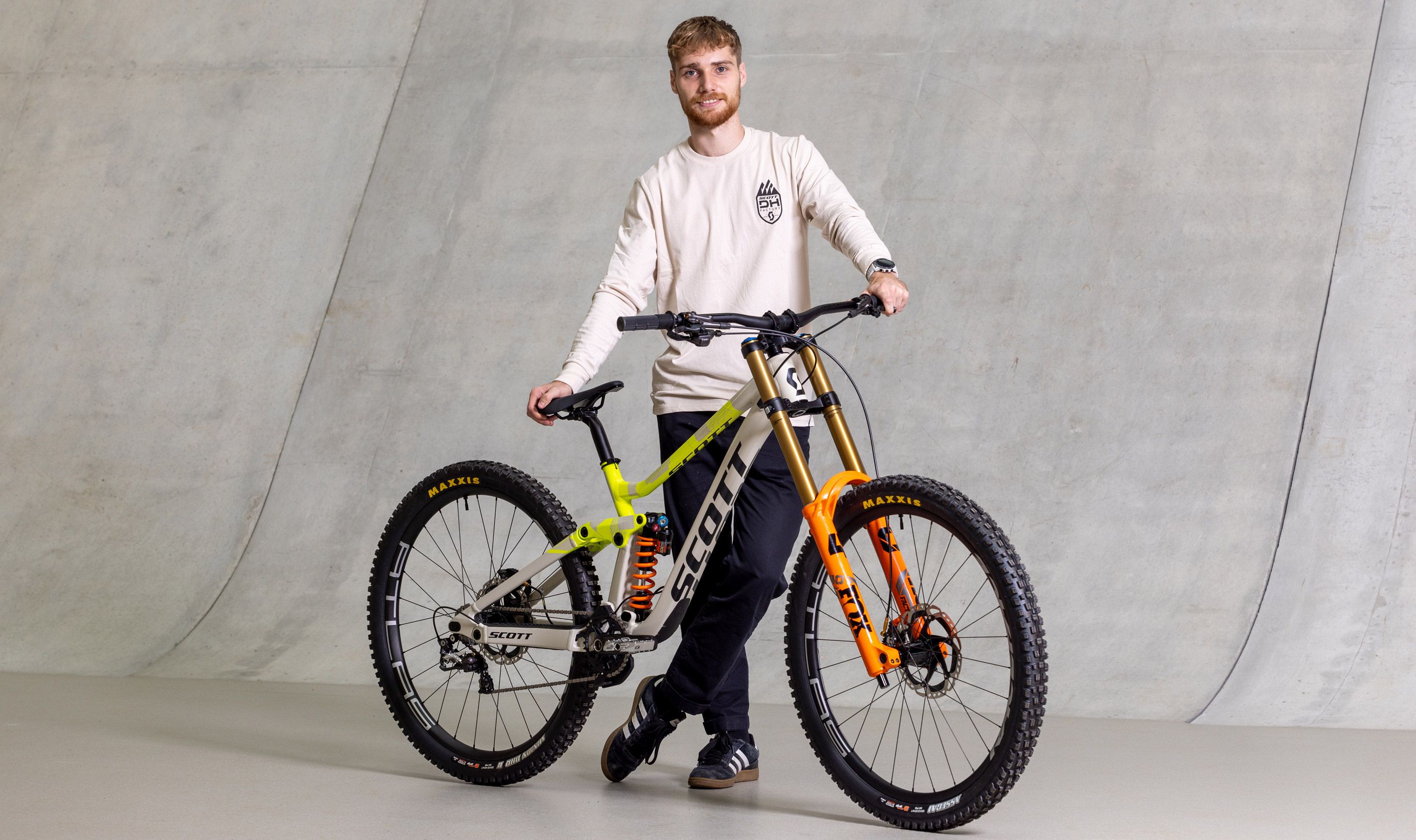 Scott refuerza su equipo DH 2024
