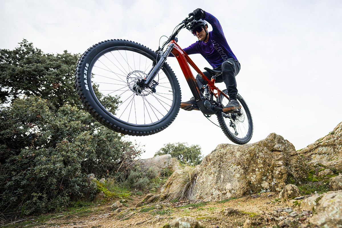Accion Giant eTrance 01