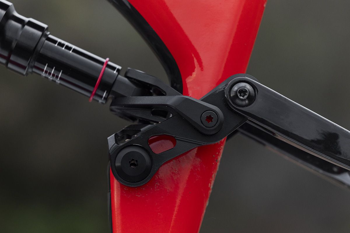 ROCKRIDER VTT RR RACE 940S ROUGE PE24   8841597,8731679   014     Expires on 17 01 2028
