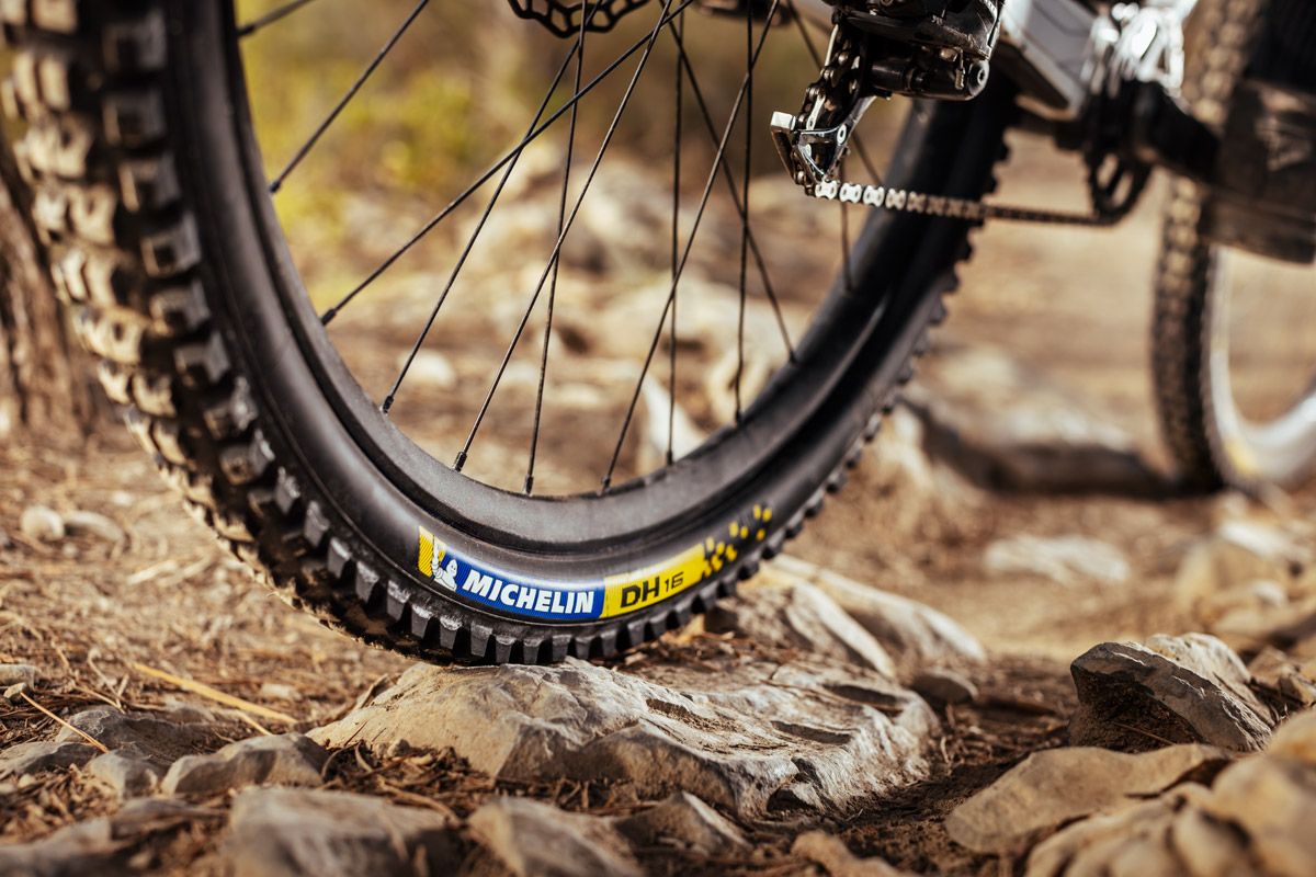 Michelin DH Racing Line, nueva gama para los descensos DH 16 accion