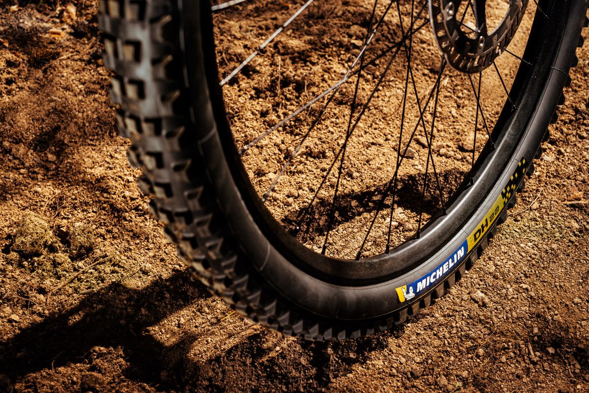 Michelin DH Racing Line, nueva gama para los descensos DH 22 accion