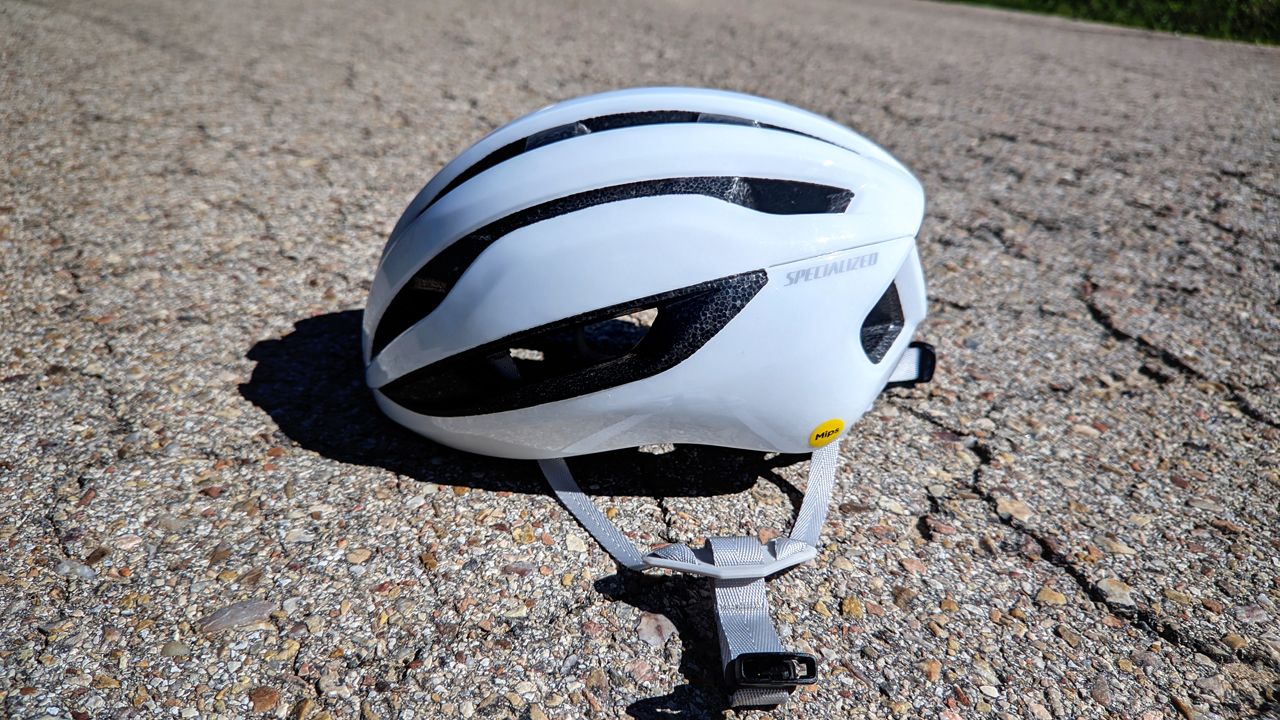 Probamos el casco Specialized Loma (1) Probamos el casco Specialized Loma (1)