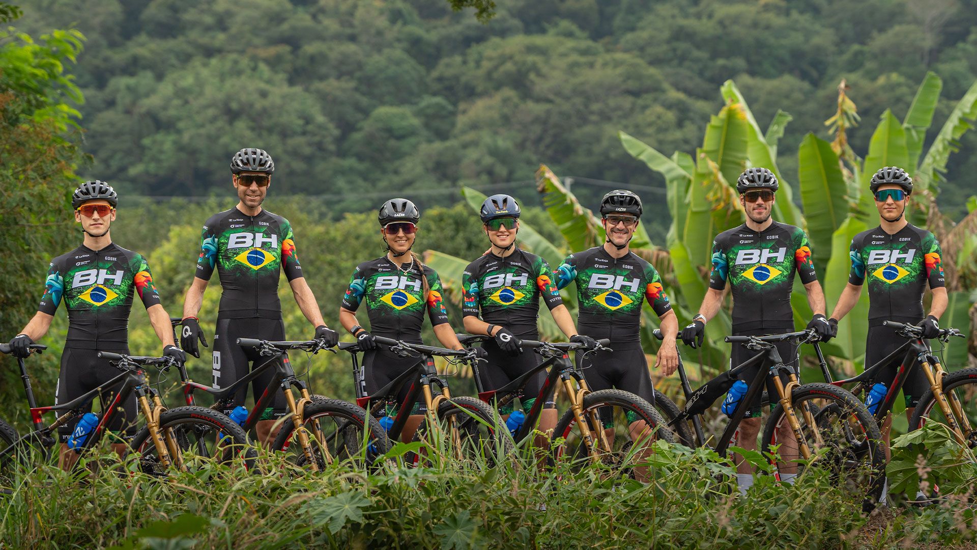 El BH Coloma Team inicia la Copa del Mundo en Brasil con un maillot especial