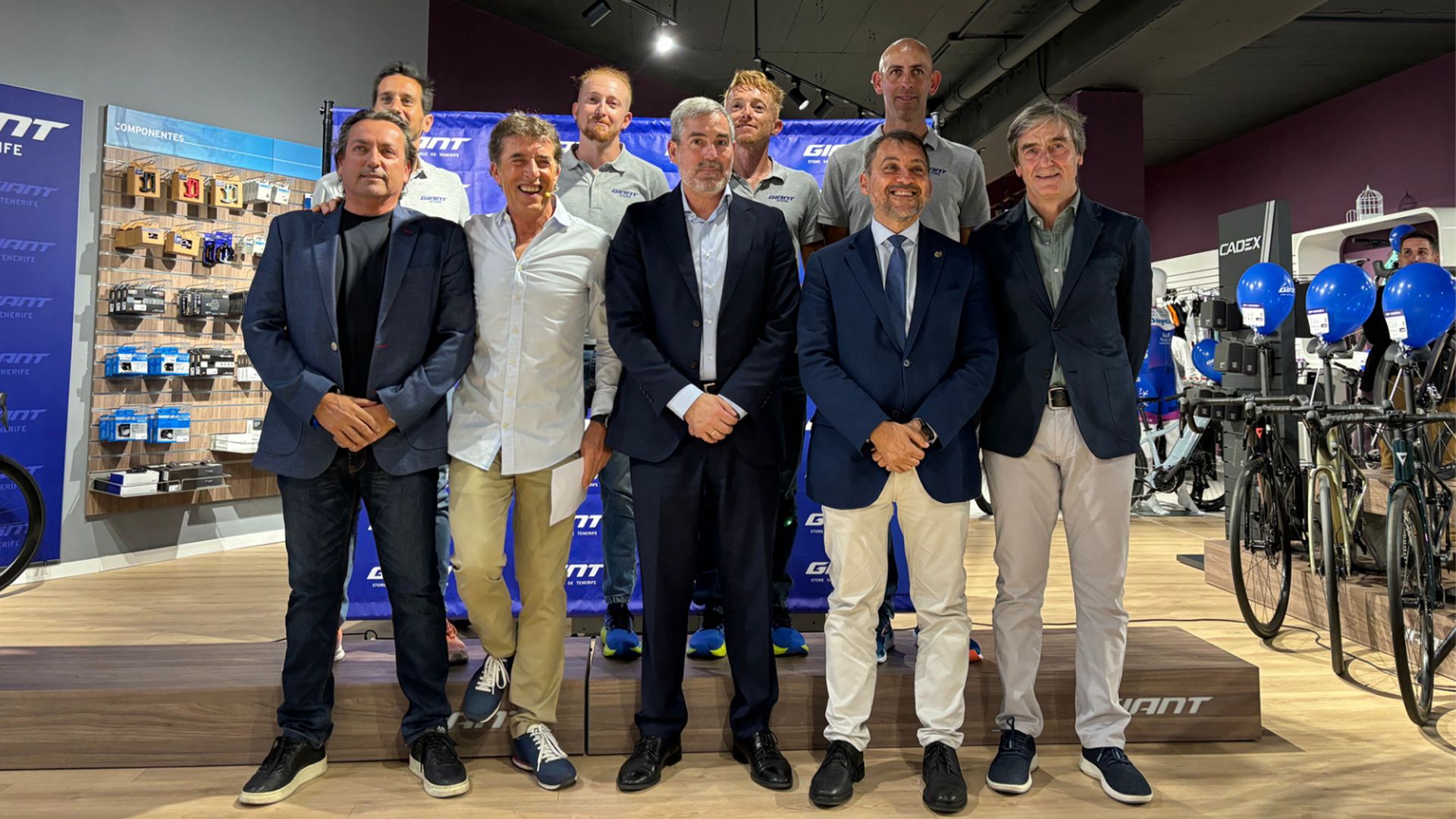 Perico Delgado inaugura la Giant Store de Santa Cruz de Tenerife