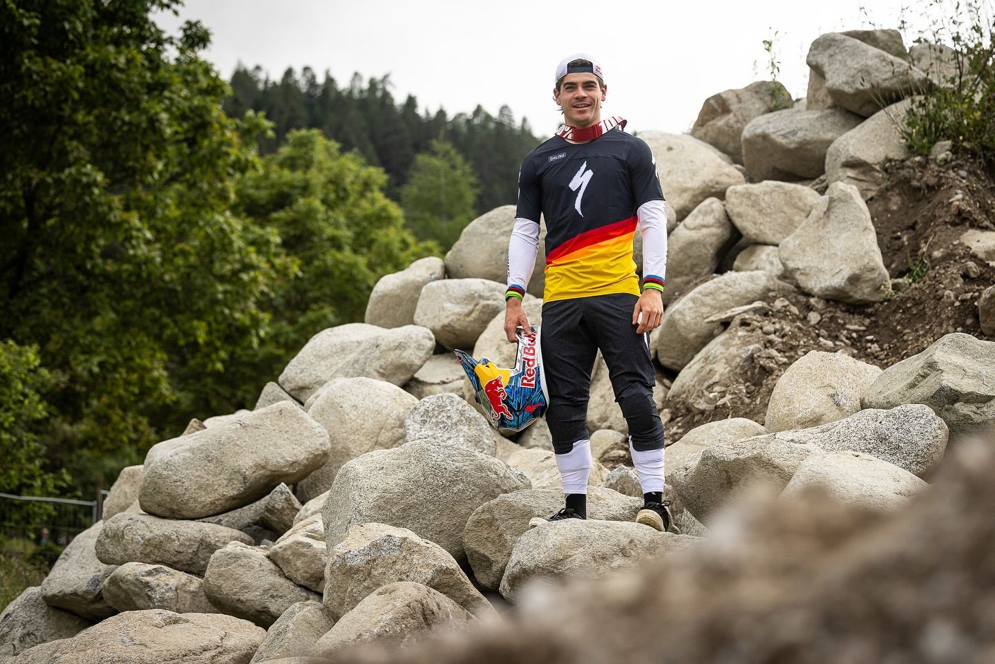 Specialized celebra sus 50 años de historia con esta equipación retro (5)