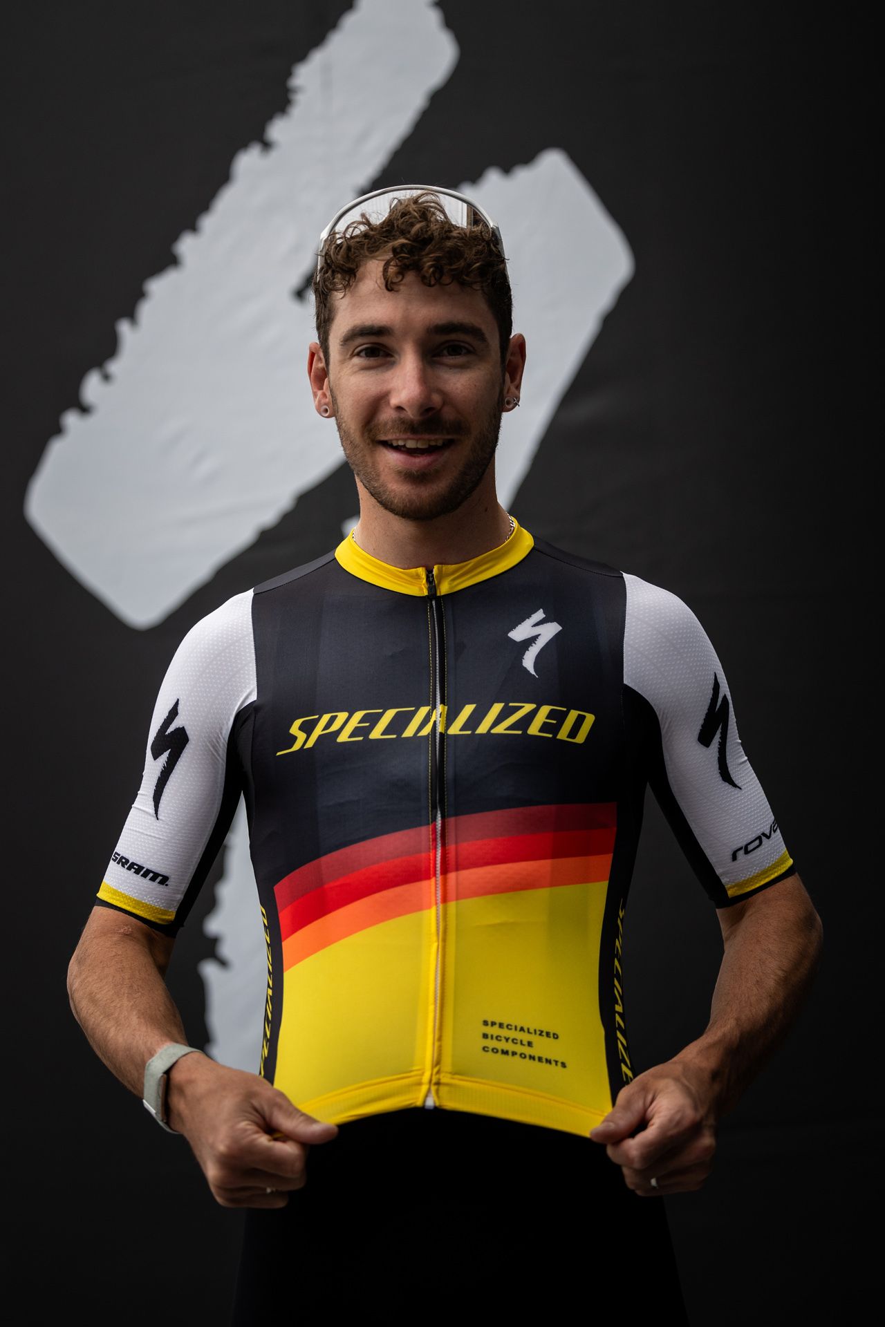 Specialized celebra sus 50 años de historia con esta equipación retro (1)