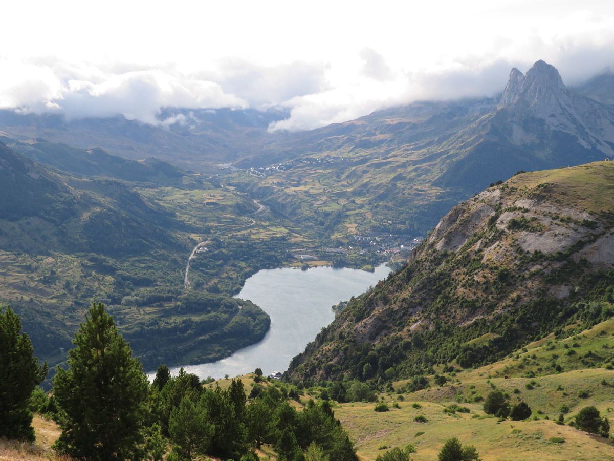 Sallent de Gállego desde lo alto Sallent de Gállego desde lo alto