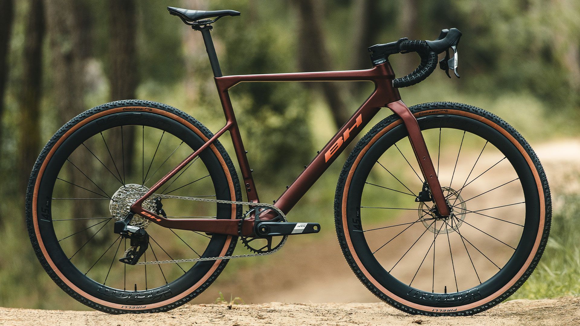 BH presenta la nueva GravelX R, diseñada para la competición