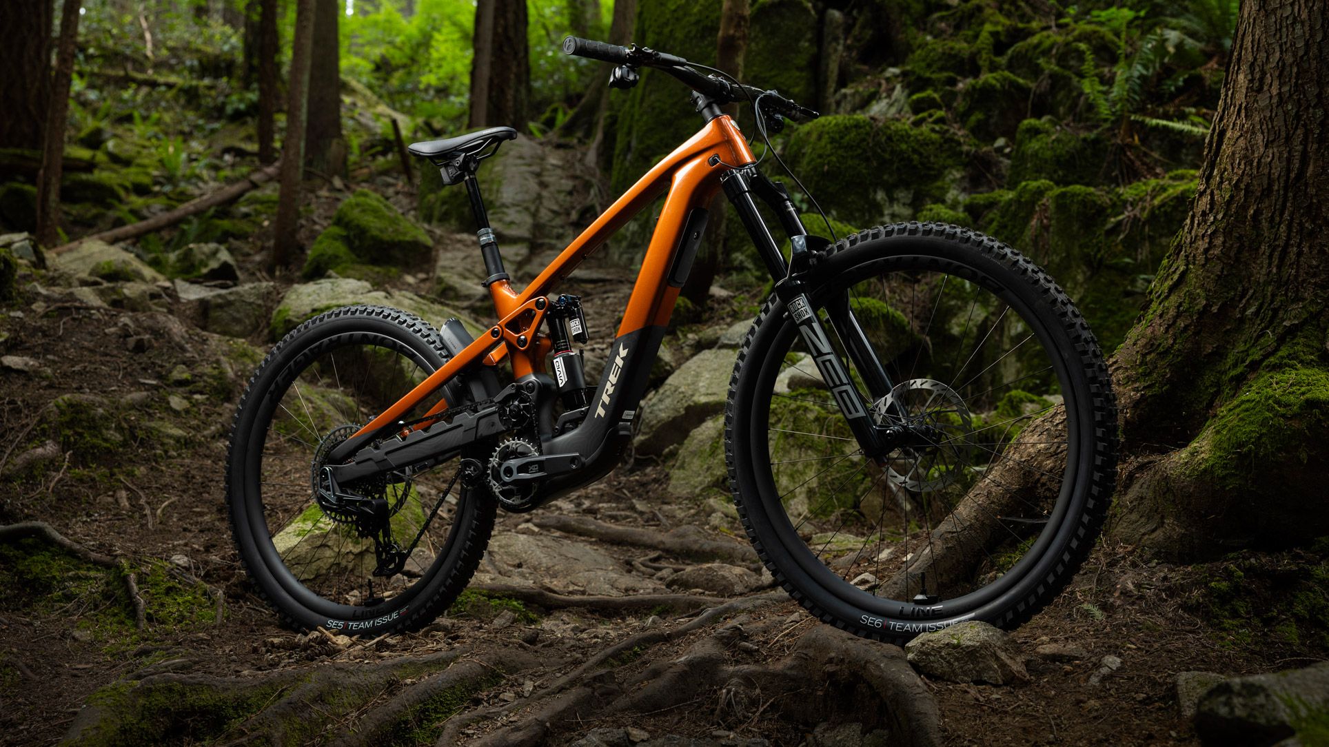 Trek Slash+. La doble de pivote alto ahora con motor