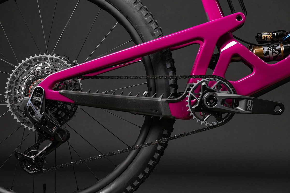 MY25 Bronson Details 002