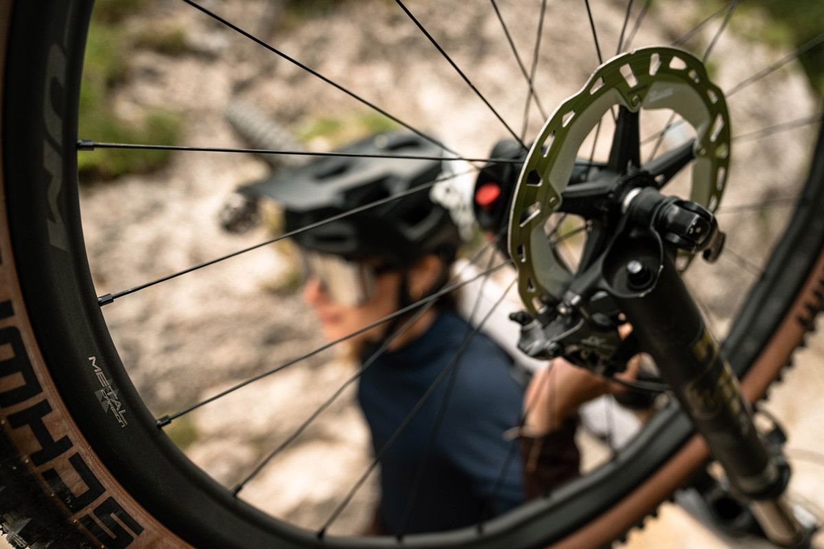 2025 Fulcrum Metal Carbon action 02 @mountain imagery