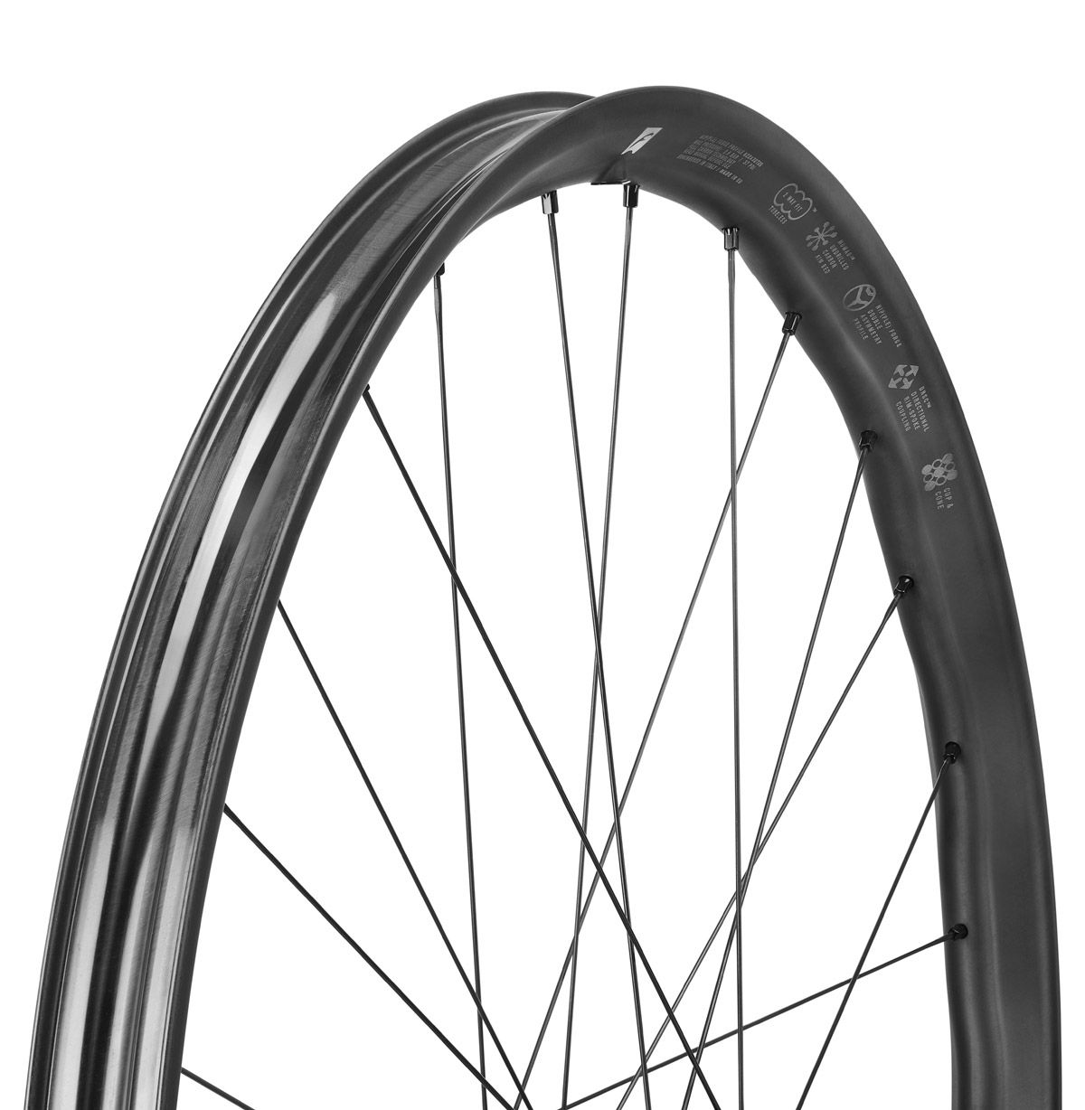 2025 Fulcrum Metal Carbon studio  closeUp01