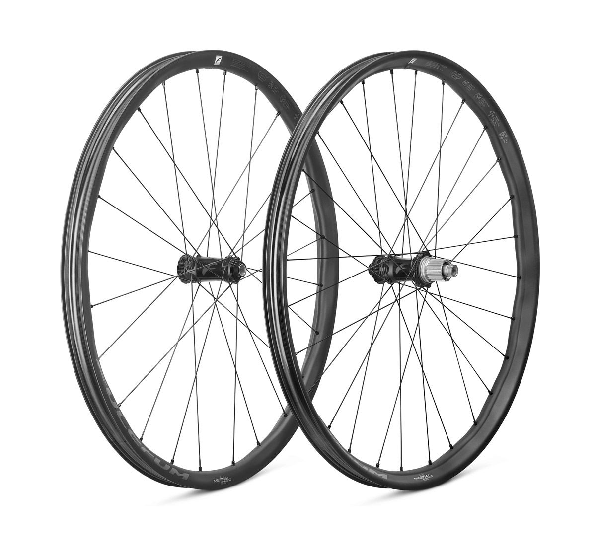2025 Fulcrum Metal Carbon studio  1 4 coppia