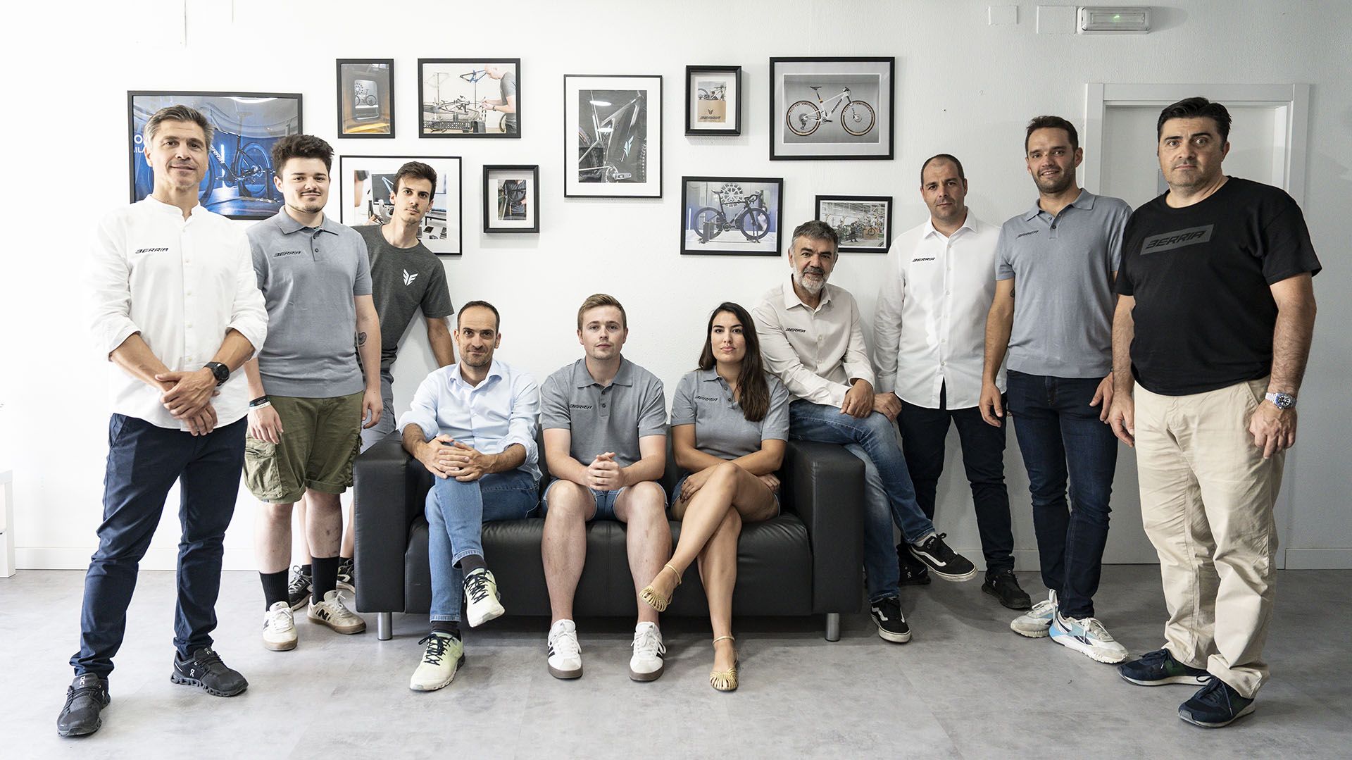 El equipo Comercial  y de Marketing de Berria, de izquierda a derecha: Fernando Marcos, Andy Vaselli, Sebas Gómez, David Vitoria, Alejandro Vitoria, Irene Casas, Jose Luis Pardo, Santos Vitoria, Jesús Rubio y Jose Vitoria. 