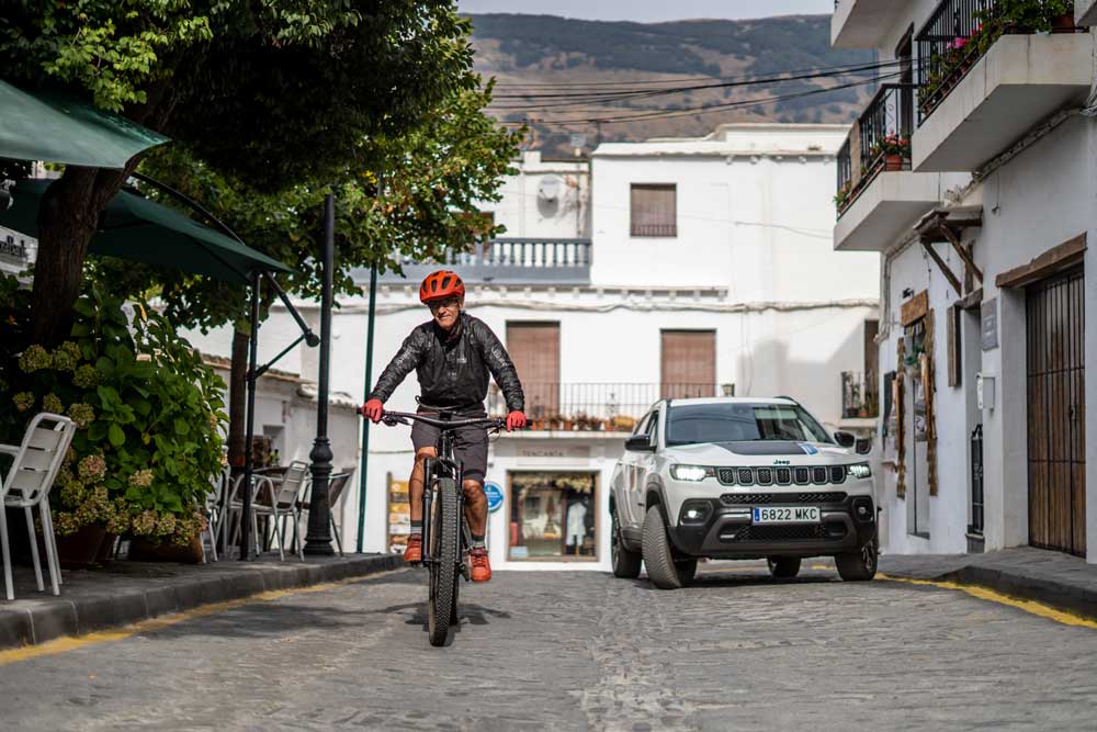Las calles de Carihuela bien merecen un buen paseo en bici Las calles de Carihuela bien merecen un buen paseo en bici