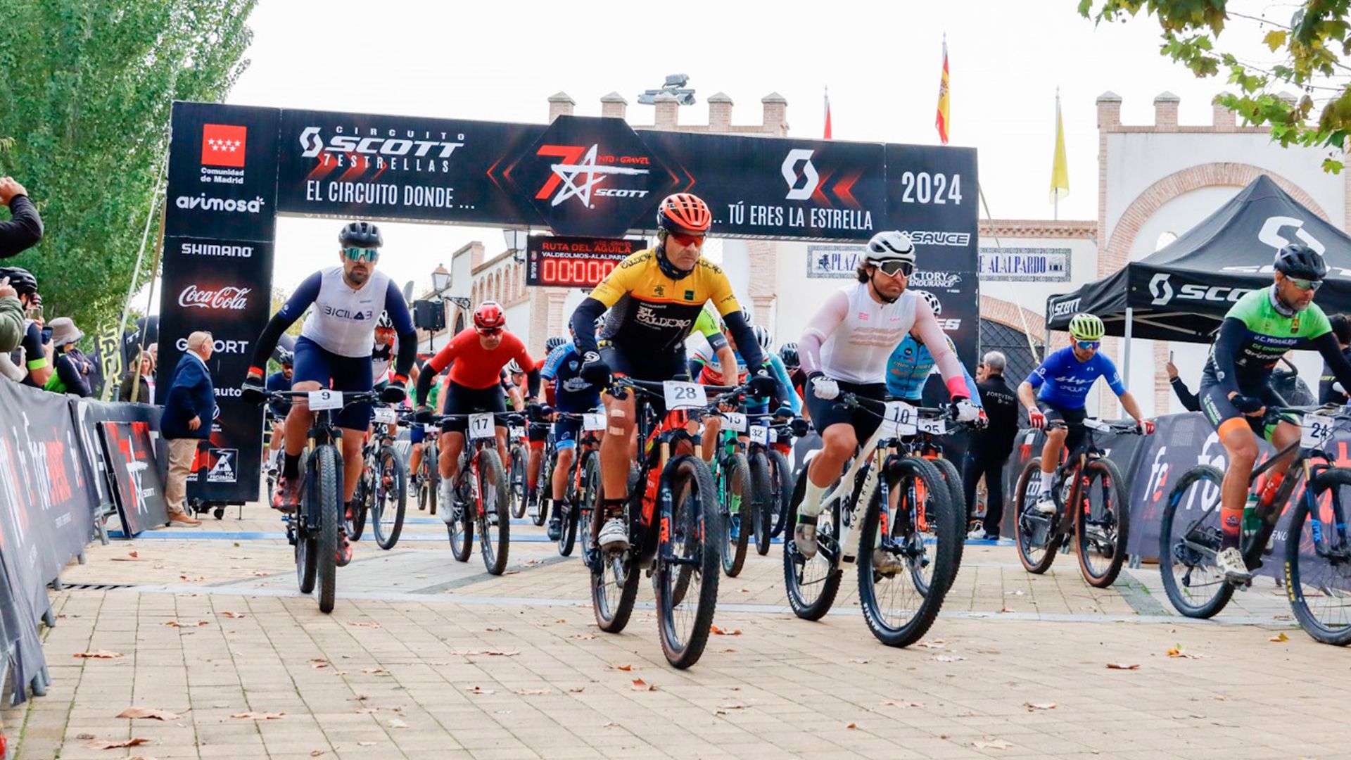 Circuito Scott 7 Estrellas Juan Carlos Fernández y Bea Porto vuelan en La Ruta del Águila